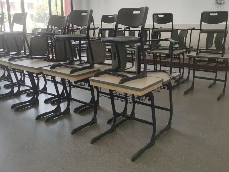學校教室地面怎么選？耐磨靜音是關鍵