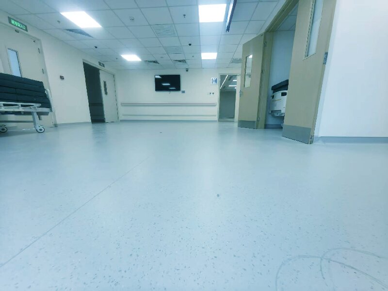 塑膠地板廠家技術(shù)揭秘：大巨龍二次壓延工藝，地板耐磨抗造超10年